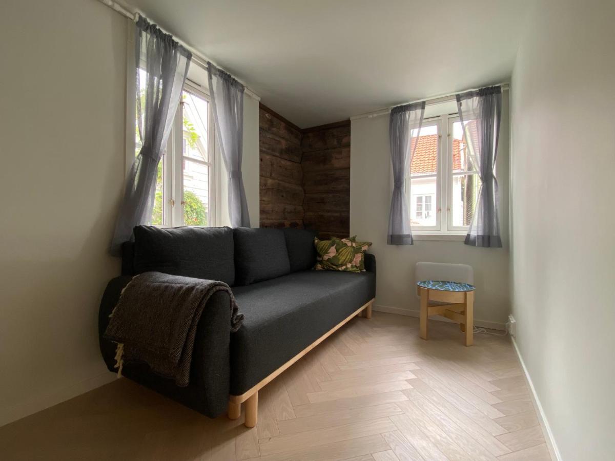 Entire Renovated Apartment From 1780 With Kitchen, Bath, Bedroom, And Living Room In Skuteviken Берген Экстерьер фото