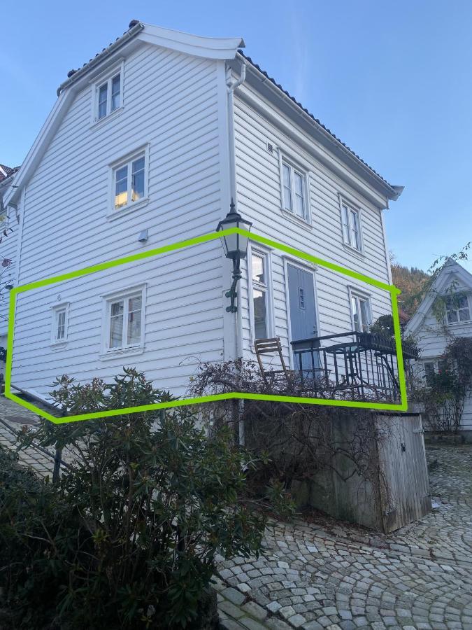Entire Renovated Apartment From 1780 With Kitchen, Bath, Bedroom, And Living Room In Skuteviken Берген Экстерьер фото